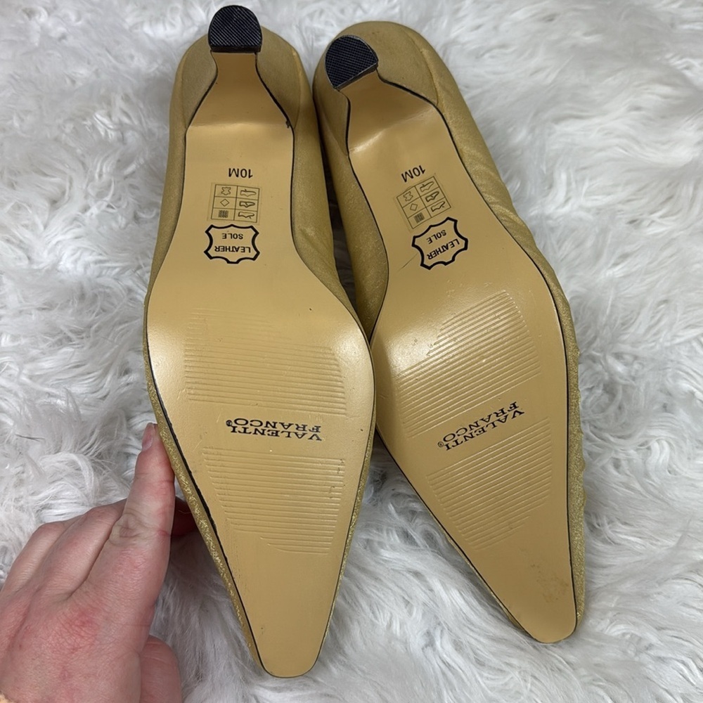 NWOB Valenti Franco Gold Tweed Pumps with Brooch - Picture 6 of 8